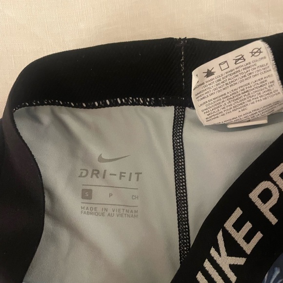 Nike Pro Dri-Fit Spandex Shorts Size S - Picture 3 of 4